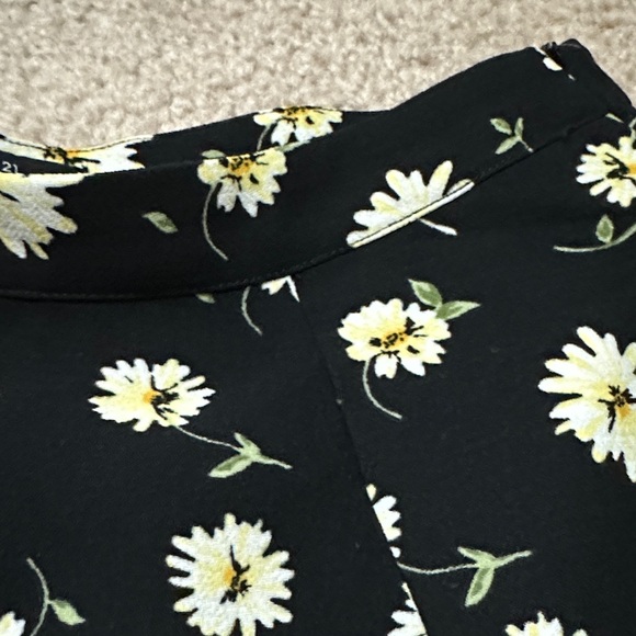 Forever 21 Black Skirt with White and Yellow Floral Pattern - Picture 3 of 10